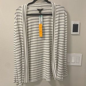NWT Gray and white cardigan